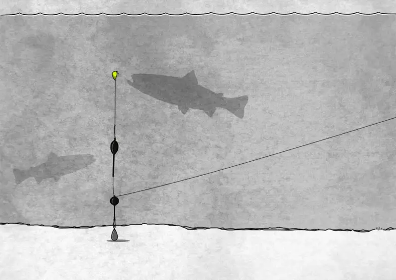 Angelmontagen Forelle: Ein Schatten einer Forelle schwimmt über dem Grund, während eine Angelmontage mit Schwimmer und Blei im Wasser hängt.